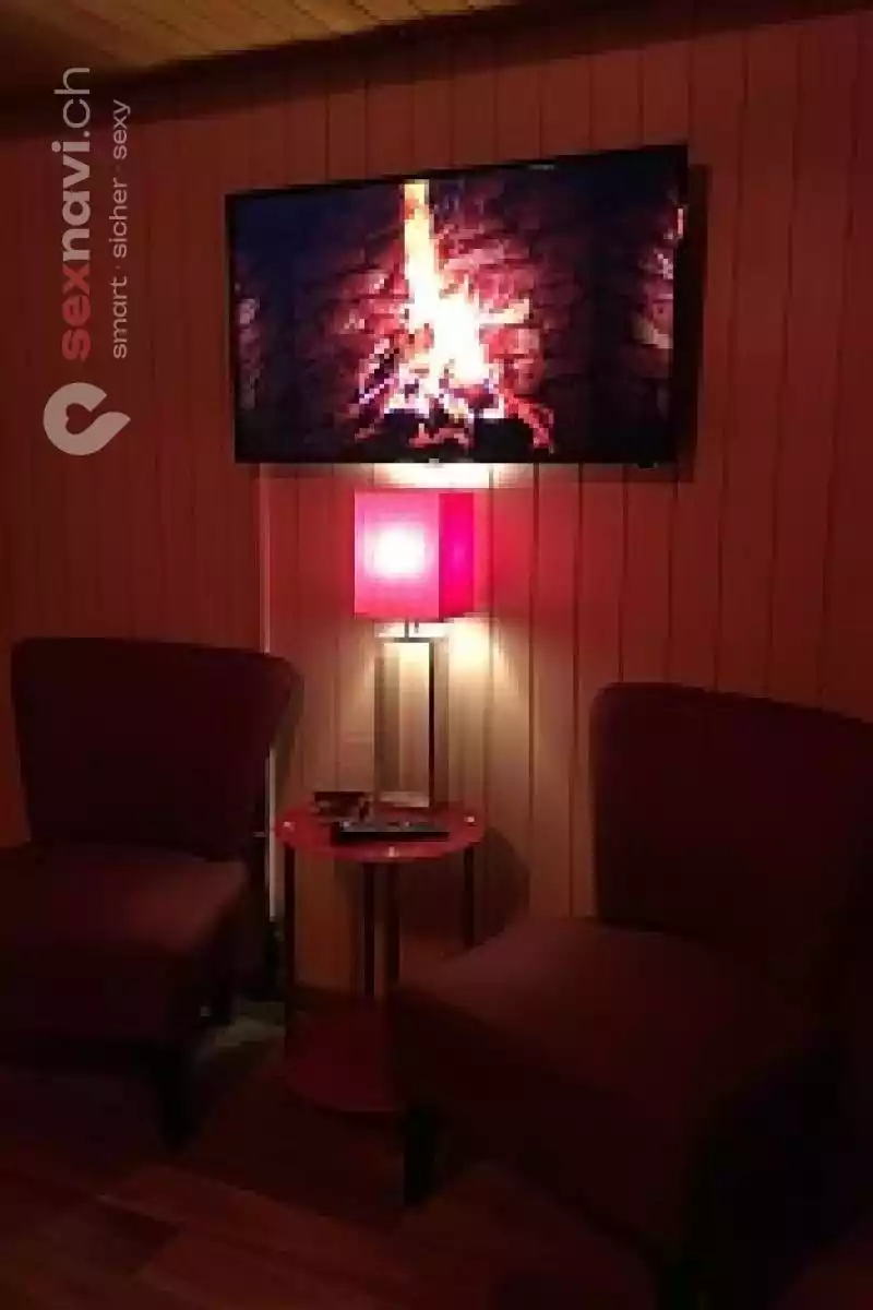 Red Roses 2. OG Red Roses 2. OG Bern Umgebung