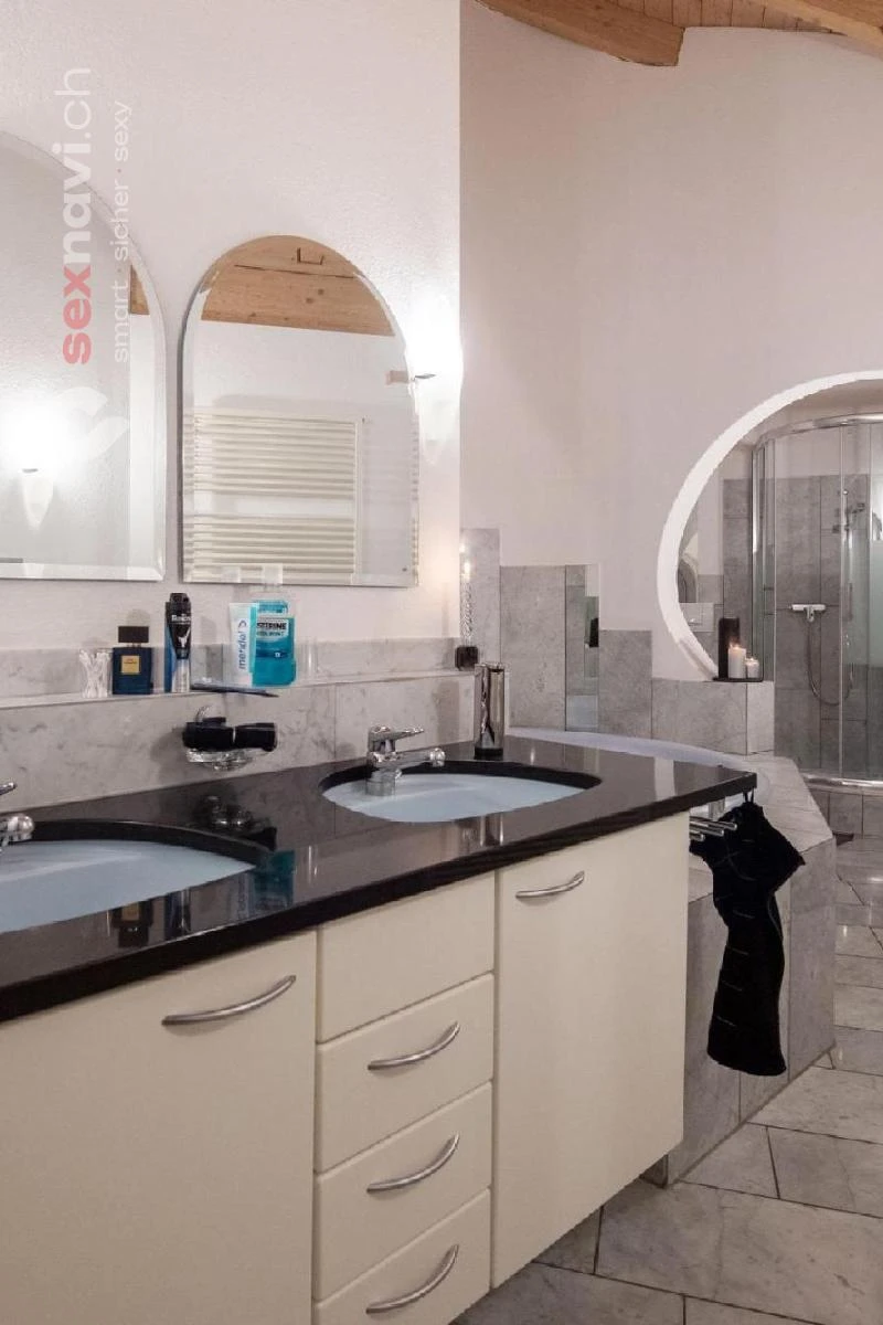 Amara Noir Verdiene bis zu 4000.-/Woche Waltenschwil, Aargau, Schweiz