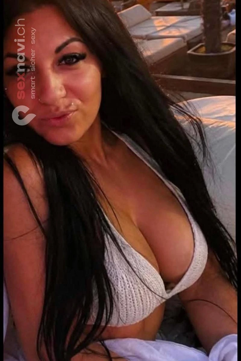 Leyla mit MUTTERMILC Sehr geile xxx Girl St.Gallen, &Ouml;sterreich, Thurgau, Schweiz, M&uuml;llheim Dorf