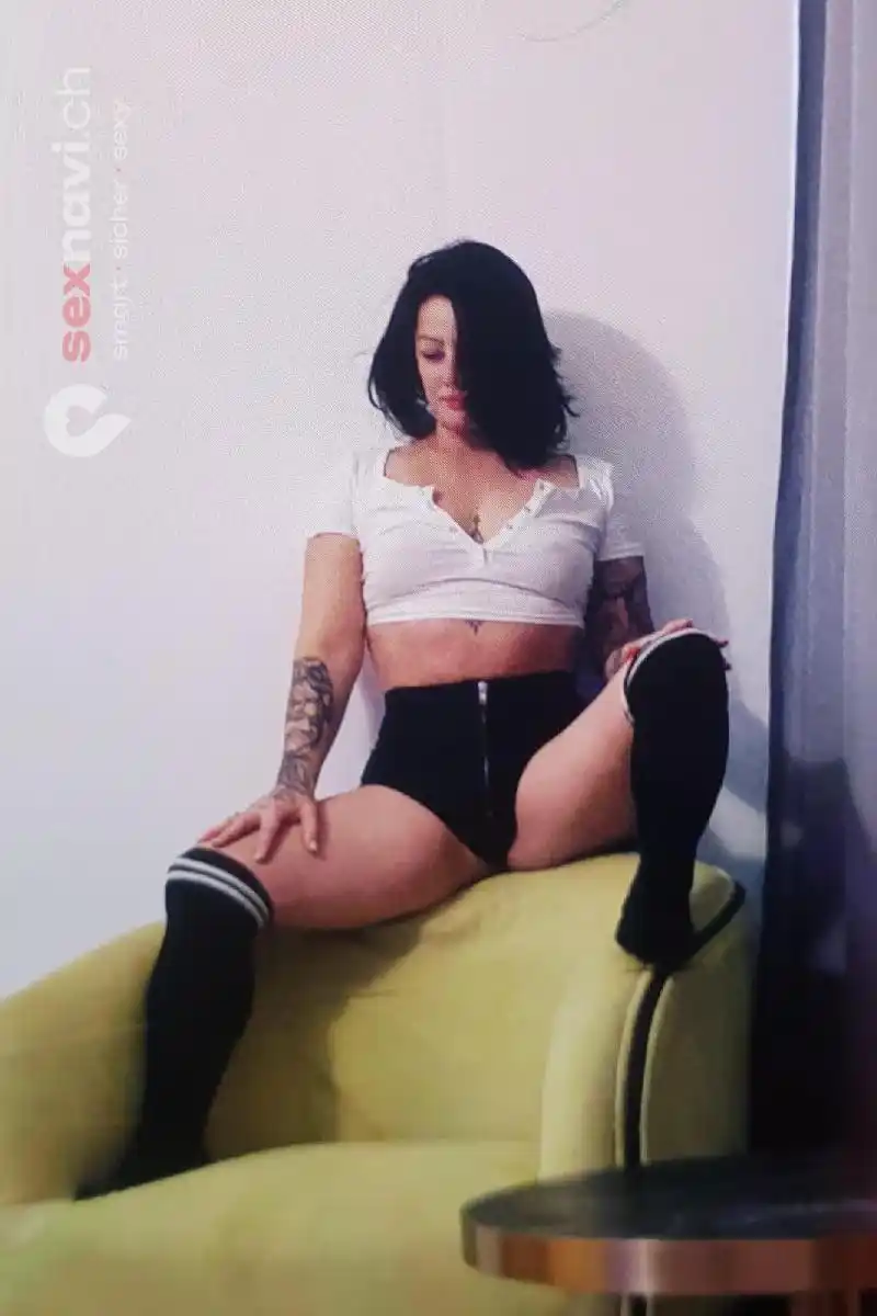 Yesica COUGAR LATINA COUGAR ANAL SEX CIM Waadt, Schweiz, Neuchatel / Neuenburg, La Chaux-de-Fonds, Fribourg / Freiburg