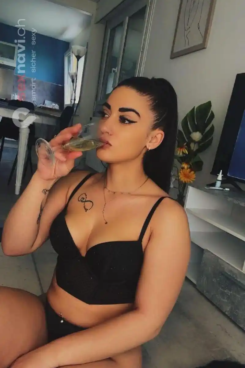 Giulia TEEN TEEN COME IN FACE Jura, Biel/Bienne, Schweiz, Neuchatel / Neuenburg, Fribourg / Freiburg