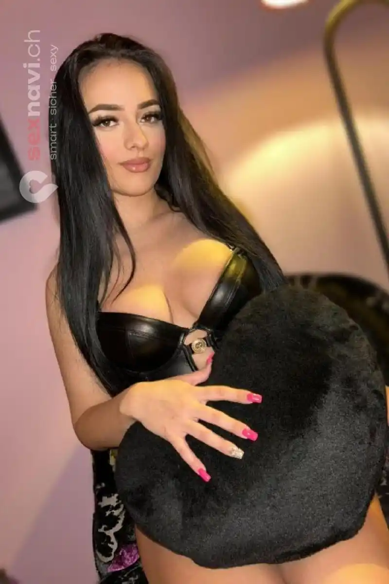 NAOMI Rassiges ANAL-Model... Basel, Basel, Schweiz