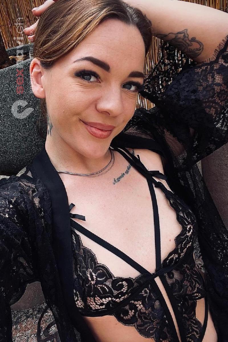 LUNA Schlank, blond, dauerfeucht. Basel, Basel, Schweiz