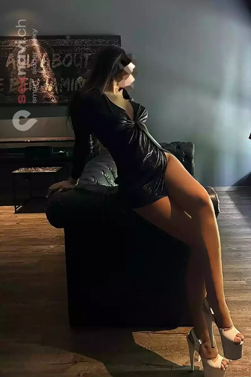 Olivia Brunette sexy Waadt, Wallis, Schweiz, Roche VD, Fribourg / Freiburg