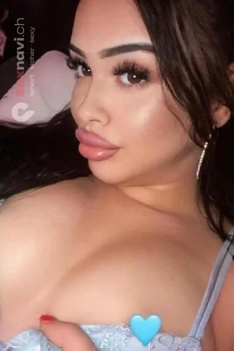 TEENIE-KITTY Scharfe TEENIE-Hure... Basel, Basel, Schweiz