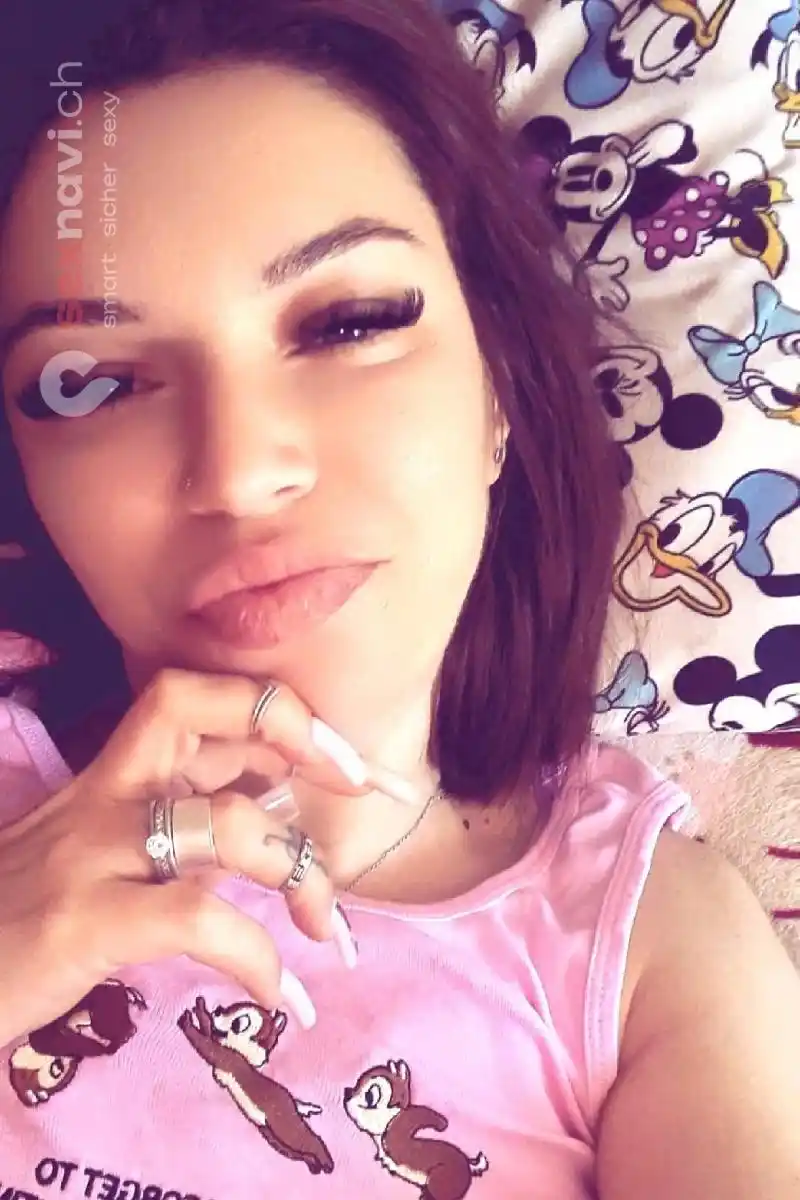 Biana SKINNY COME IN MOUTH / FACE Jura, Schweiz, Neuchatel / Neuenburg, La Chaux-de-Fonds, Fribourg / Freiburg