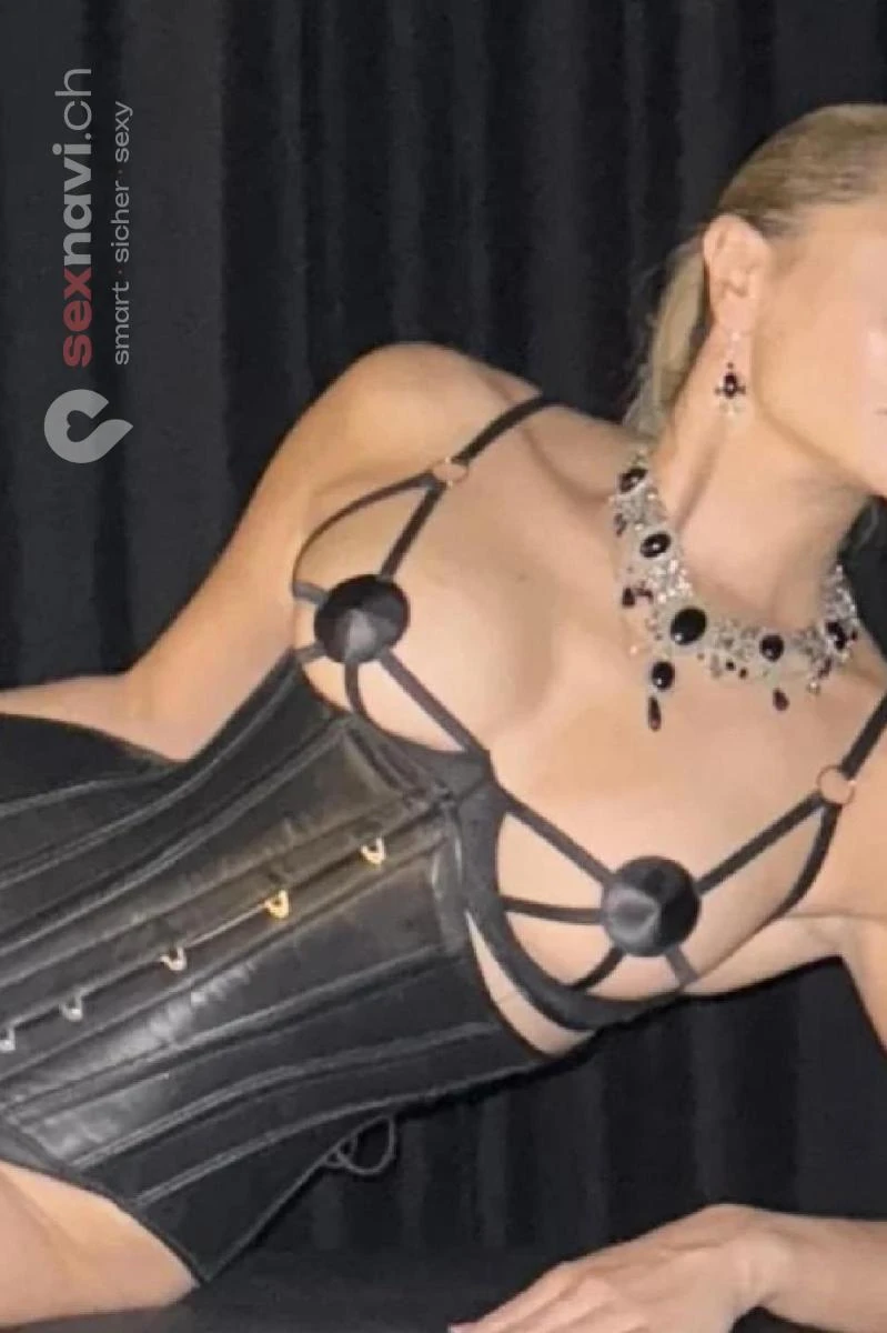 Lady Diyosa Klassische Erziehung Bern Stadt, Bern Umgebung, Hindelbank, Schweiz, Solothurn