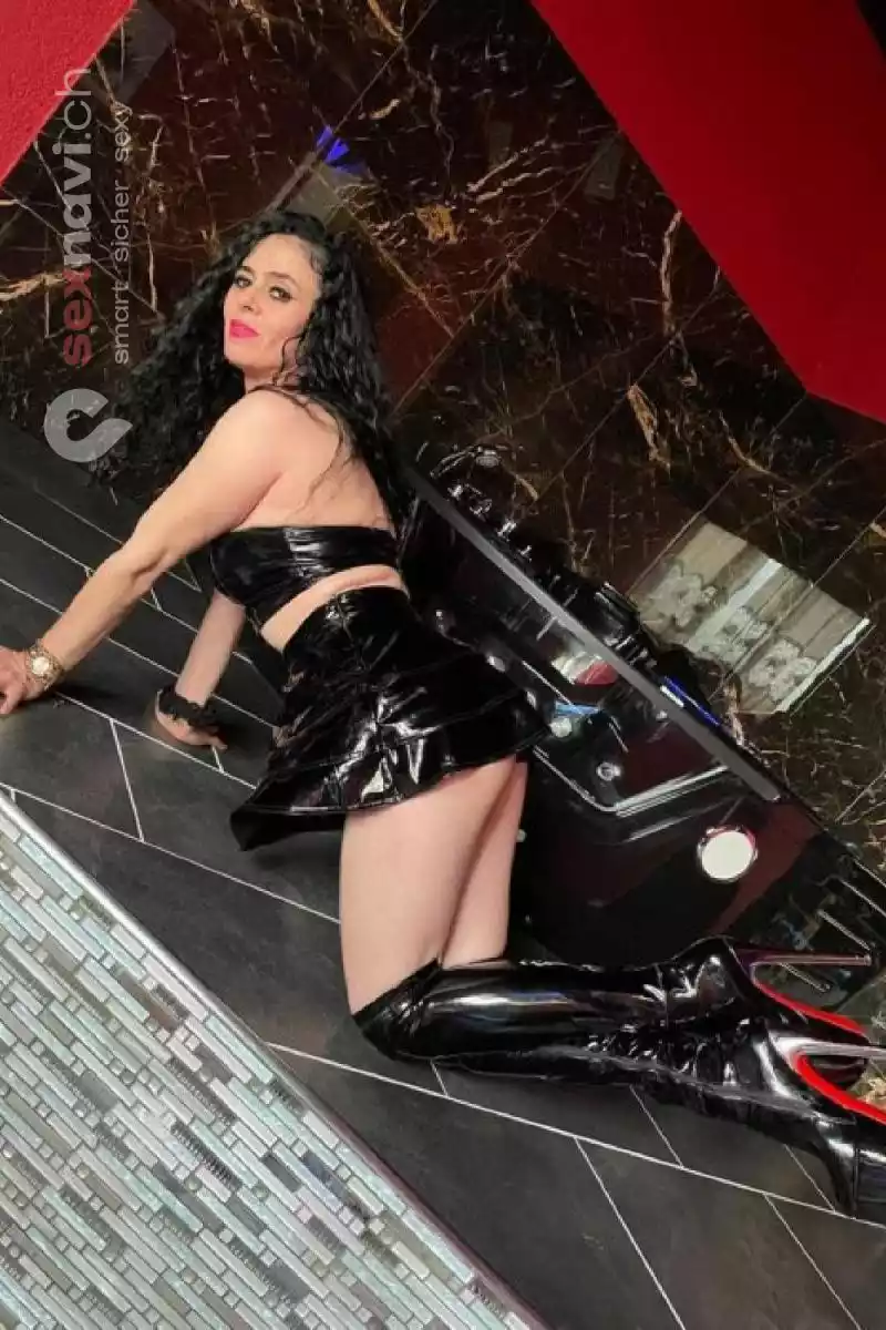 Ionela 💢 💢 J&auml;gerbar 💢 💢 Schweiz, Luzern , Seewen SZ, Schwyz