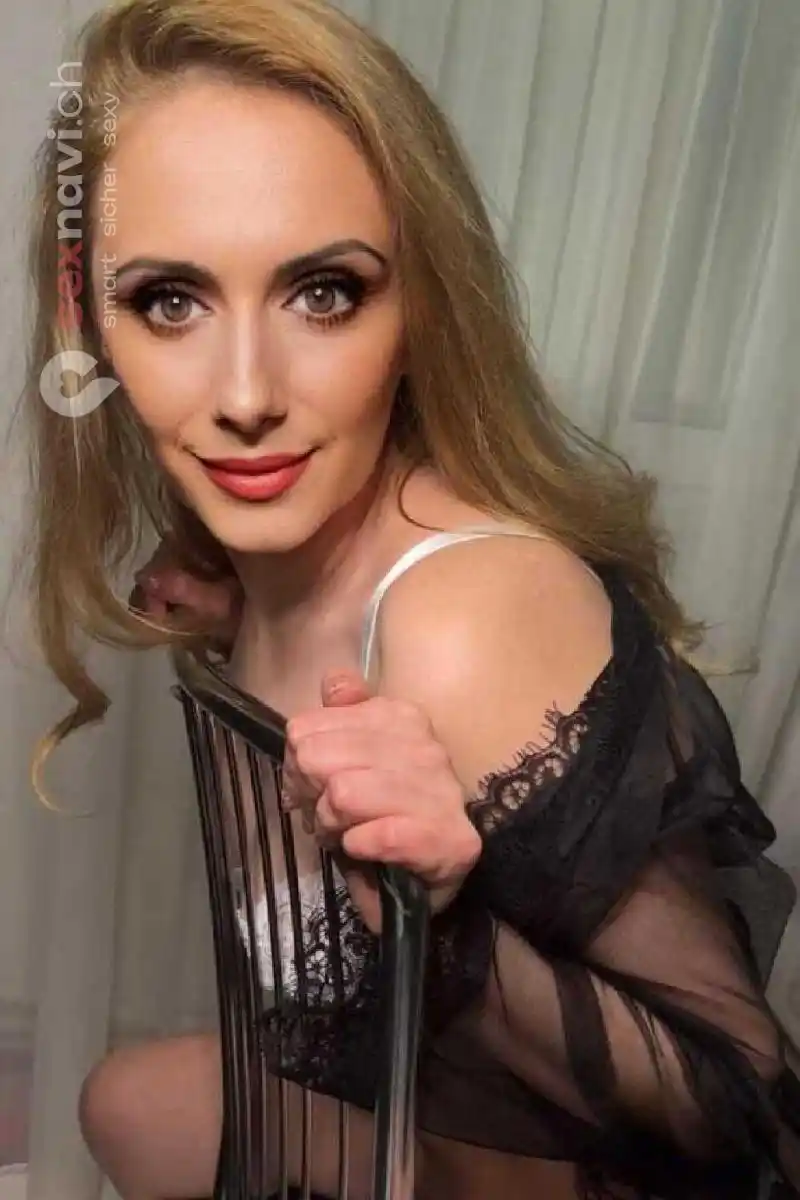 Rebecca gl&uuml;cklich und l&auml;chelnd Z&uuml;rich Umgebung, St.Gallen, Liechtenstein, Sevelen, Schweiz