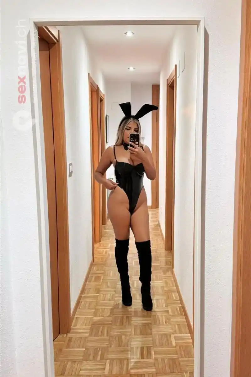 Karolina BLOND LATINA COME IN FACE Waadt, Moutier, Schweiz, Neuchatel / Neuenburg, Fribourg / Freiburg