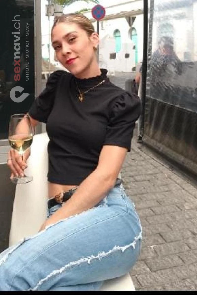 Chloe TEEN BLOND TEEN COME IN MOUTH Bern Stadt, Schweiz, Biel/Bienne - Grenchen, Solothurn, La Chaux-de-Fonds